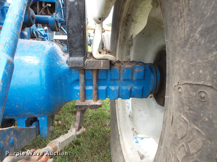 image for item DV9427 Ford 2810 tractor