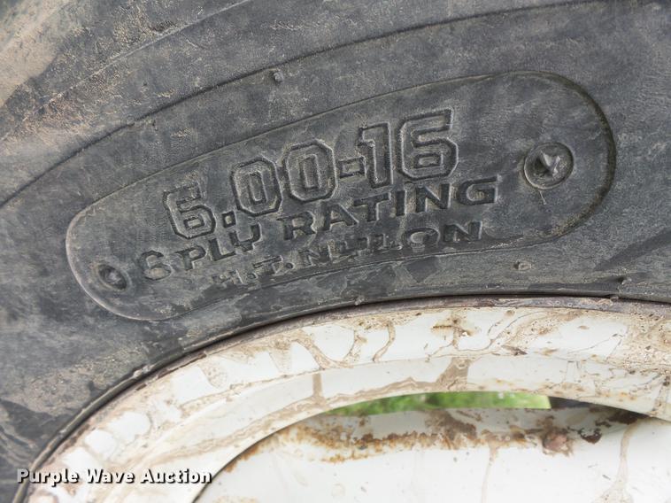 image for item DV9427 Ford 2810 tractor