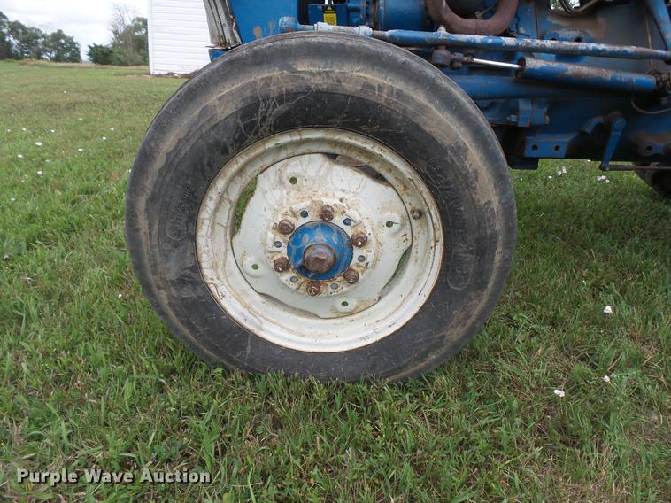 image for item DV9427 Ford 2810 tractor