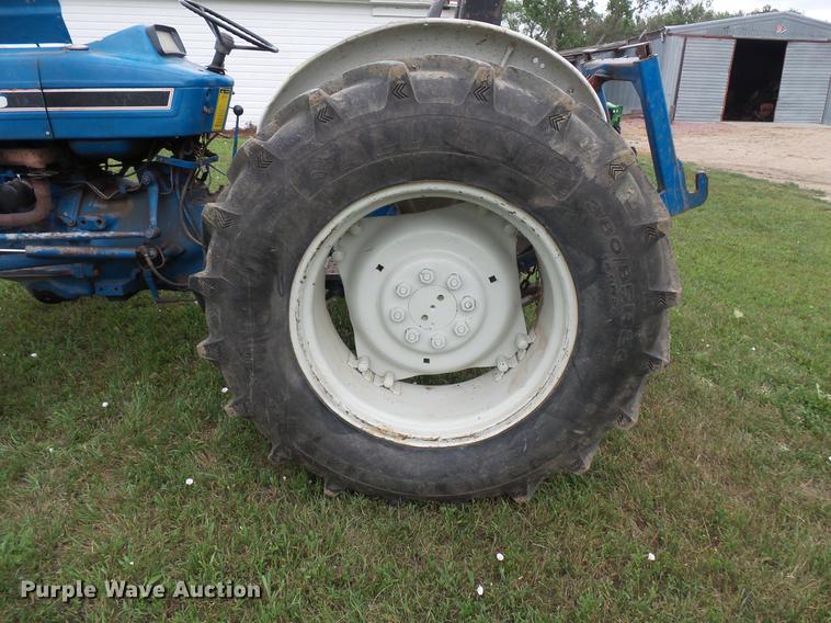 image for item DV9427 Ford 2810 tractor