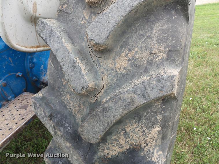 image for item DV9427 Ford 2810 tractor