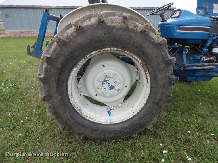 image for item DV9427 Ford 2810 tractor