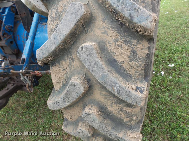 image for item DV9427 Ford 2810 tractor