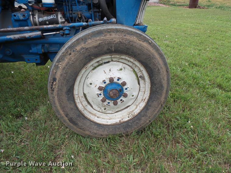 image for item DV9427 Ford 2810 tractor