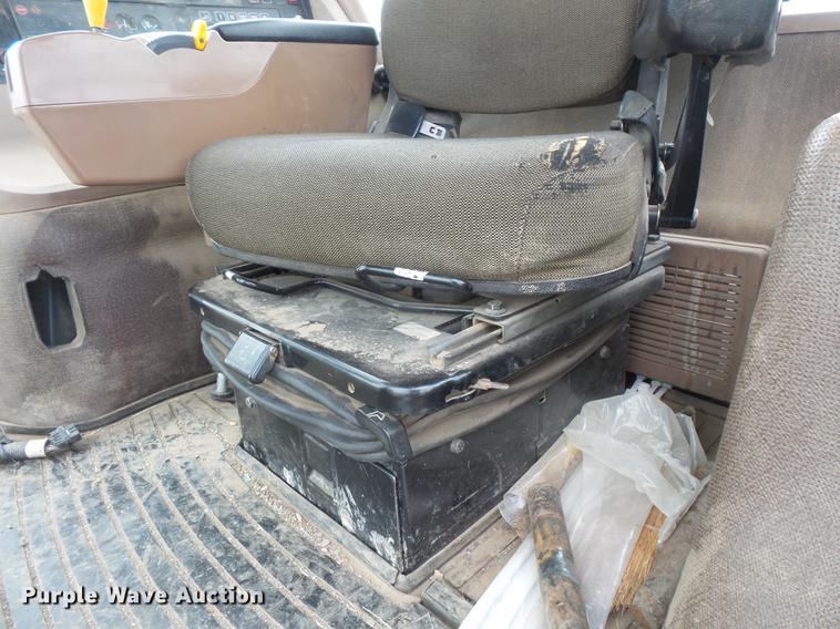 image for item DV9428 John Deere 8400T tractor