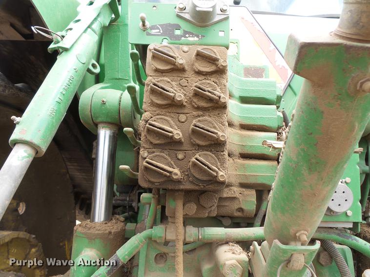 image for item DV9428 John Deere 8400T tractor