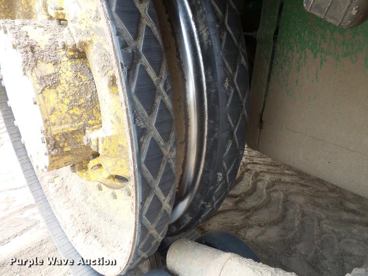 image for item DV9428 John Deere 8400T tractor