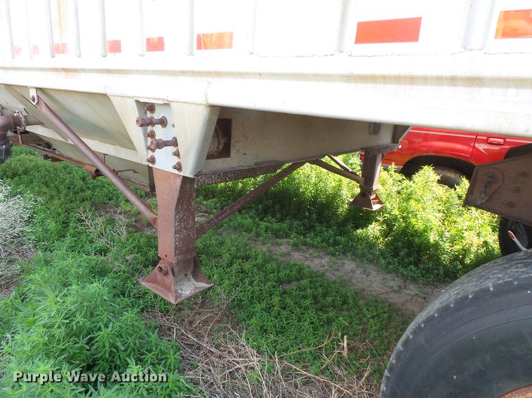 image for item DV9437 1984 J&L Tank Inc. JLST double hopper bottom wet/dry grain trailer