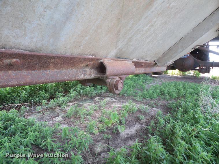 image for item DV9437 1984 J&L Tank Inc. JLST double hopper bottom wet/dry grain trailer