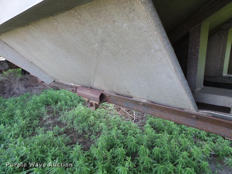 image for item DV9437 1984 J&L Tank Inc. JLST double hopper bottom wet/dry grain trailer