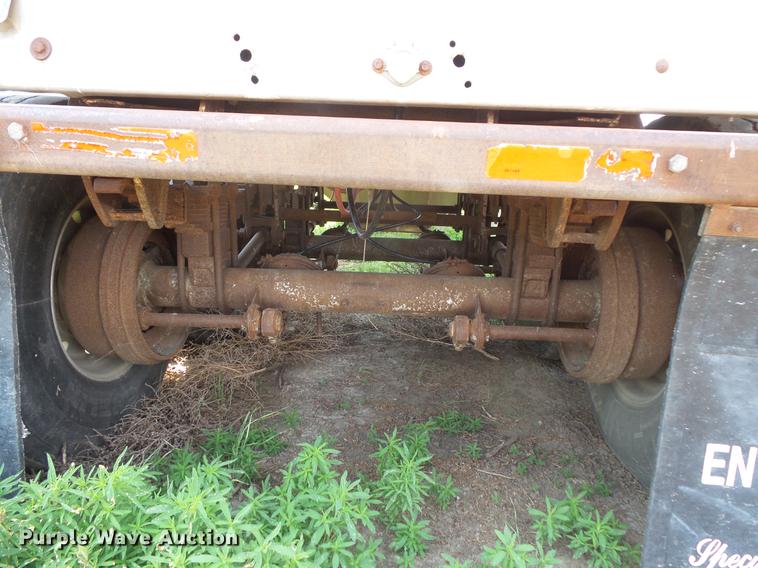 image for item DV9437 1984 J&L Tank Inc. JLST double hopper bottom wet/dry grain trailer