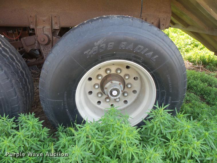 image for item DV9437 1984 J&L Tank Inc. JLST double hopper bottom wet/dry grain trailer