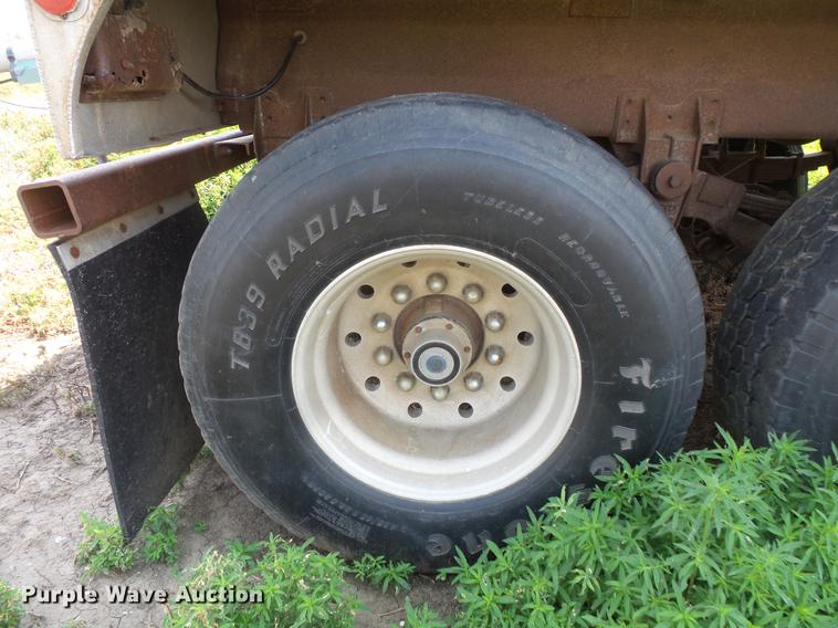 image for item DV9437 1984 J&L Tank Inc. JLST double hopper bottom wet/dry grain trailer