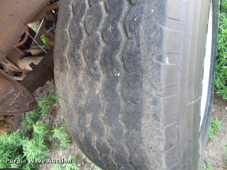 image for item DV9437 1984 J&L Tank Inc. JLST double hopper bottom wet/dry grain trailer