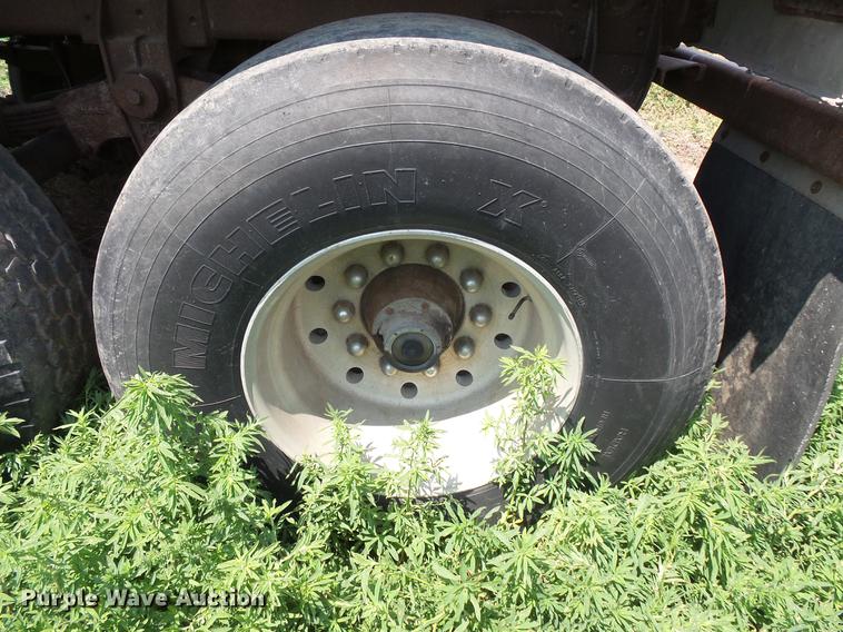 image for item DV9437 1984 J&L Tank Inc. JLST double hopper bottom wet/dry grain trailer