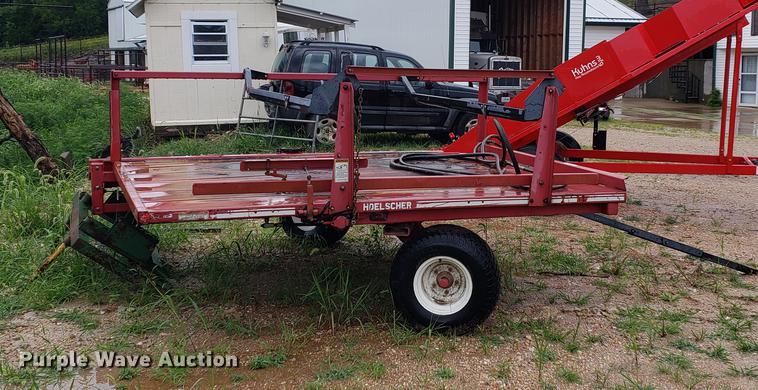 image for item EF9787 Hoelscher 1000 square bale accumulator