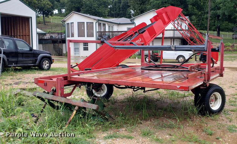 image for item EF9787 Hoelscher 1000 square bale accumulator