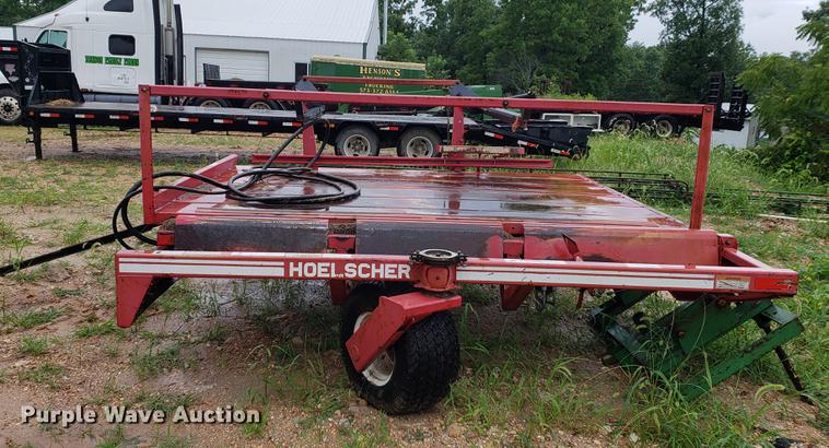 image for item EF9787 Hoelscher 1000 square bale accumulator