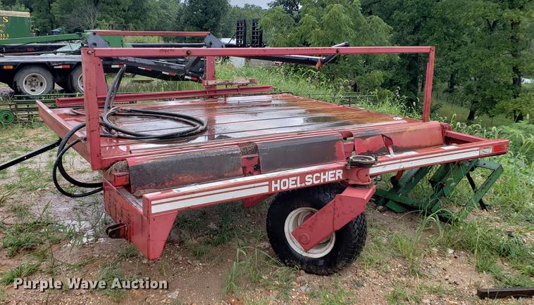 image for item EF9787 Hoelscher 1000 square bale accumulator