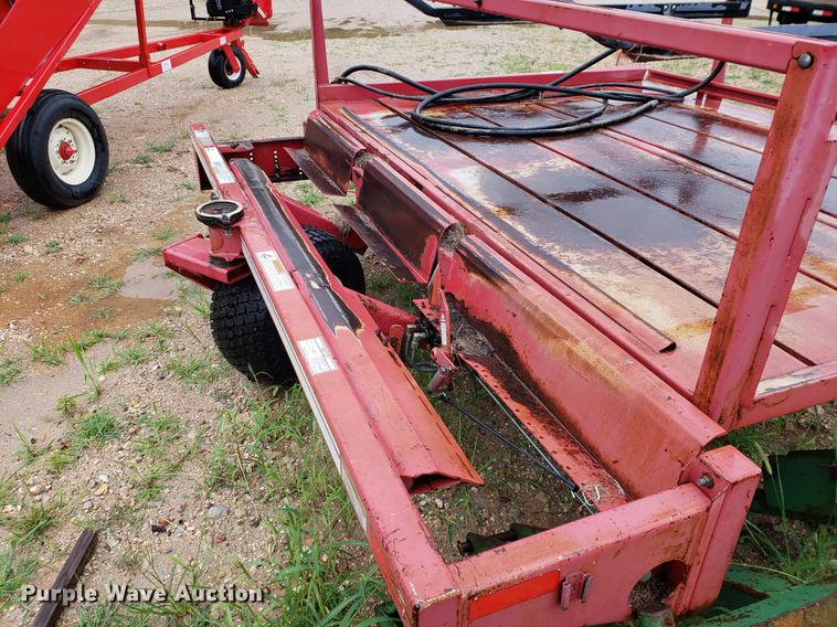 image for item EF9787 Hoelscher 1000 square bale accumulator