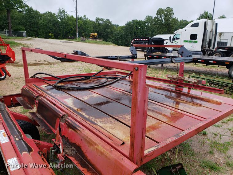 image for item EF9787 Hoelscher 1000 square bale accumulator