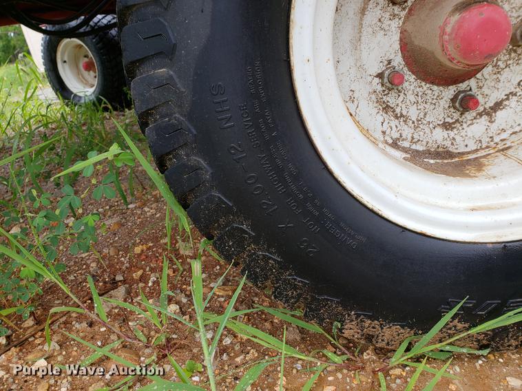 image for item EF9787 Hoelscher 1000 square bale accumulator