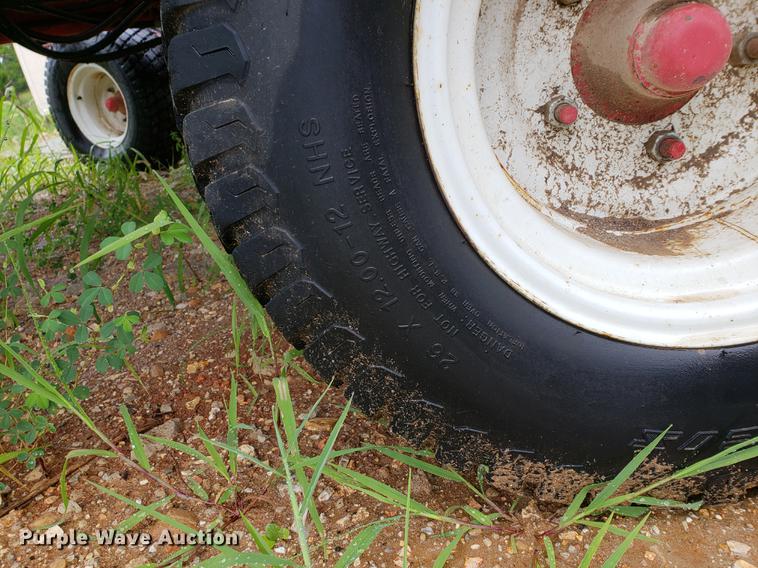 image for item EF9787 Hoelscher 1000 square bale accumulator