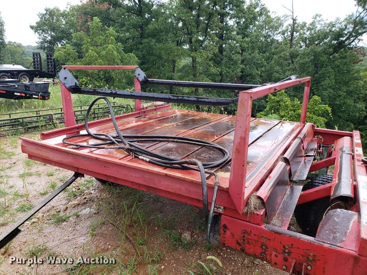 image for item EF9787 Hoelscher 1000 square bale accumulator