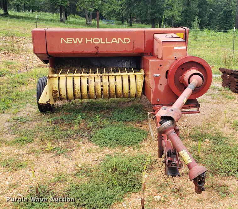 image for item EF9790 New Holland Hayliner 276 square baler