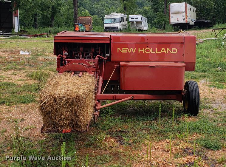 image for item EF9790 New Holland Hayliner 276 square baler