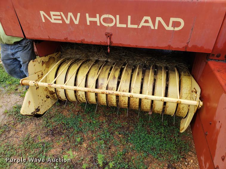 image for item EF9790 New Holland Hayliner 276 square baler