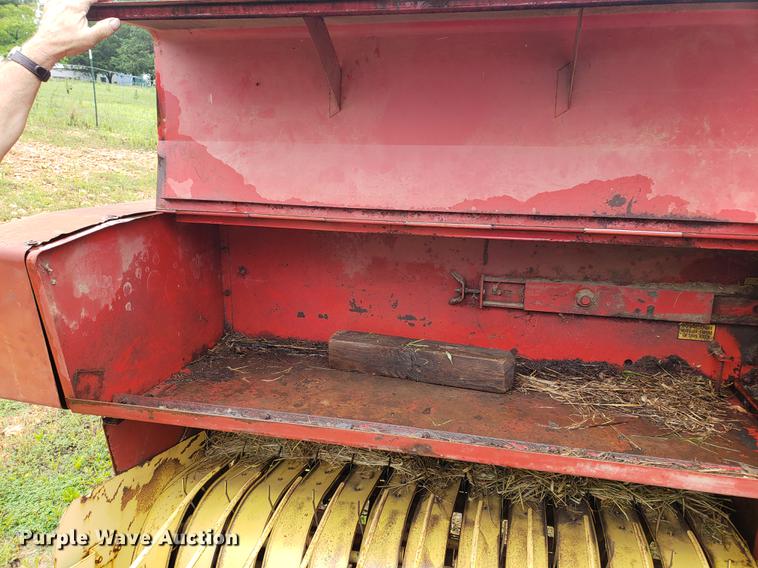 image for item EF9790 New Holland Hayliner 276 square baler