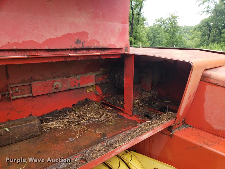 image for item EF9790 New Holland Hayliner 276 square baler