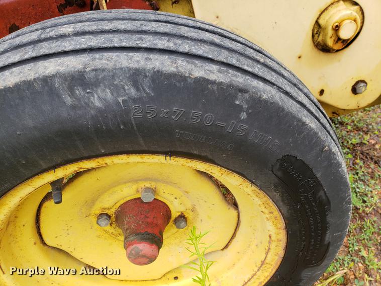 image for item EF9790 New Holland Hayliner 276 square baler