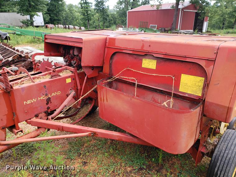 image for item EF9790 New Holland Hayliner 276 square baler