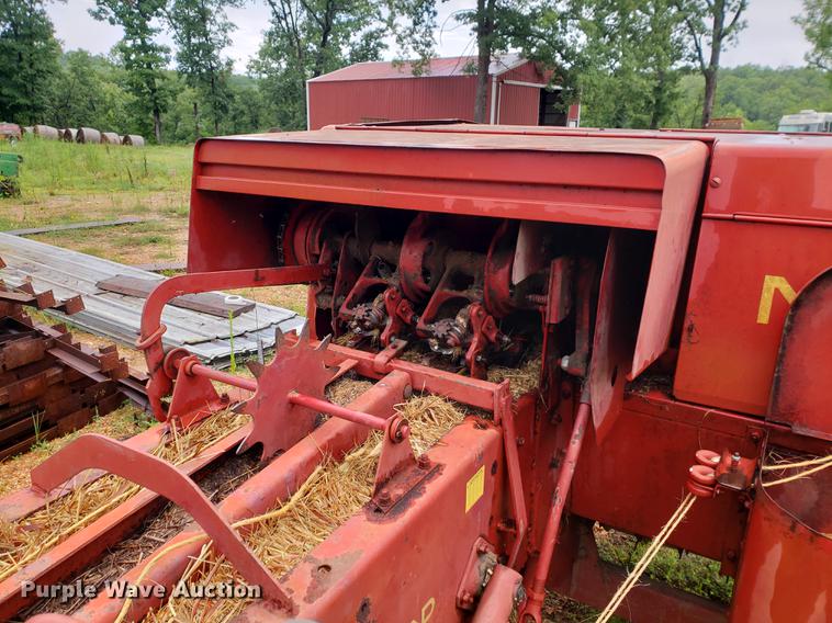image for item EF9790 New Holland Hayliner 276 square baler