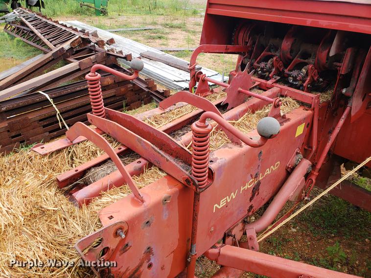image for item EF9790 New Holland Hayliner 276 square baler