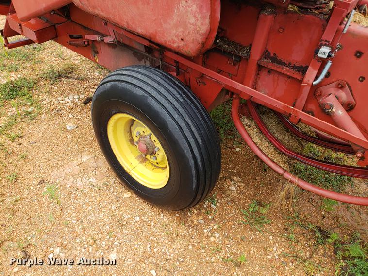 image for item EF9790 New Holland Hayliner 276 square baler
