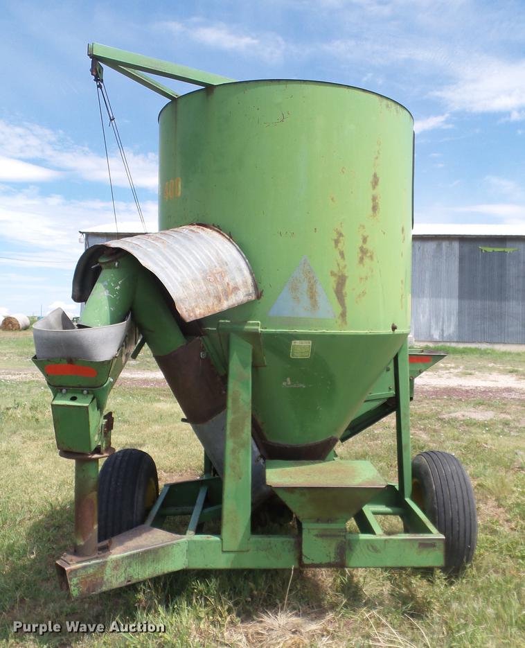 image for item EI9619 John Deere 400 tub grinder