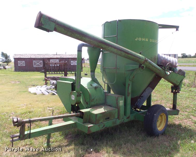 image for item EI9619 John Deere 400 tub grinder