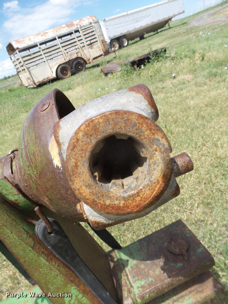 image for item EI9619 John Deere 400 tub grinder