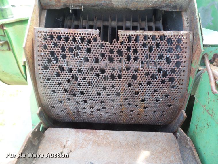 image for item EI9619 John Deere 400 tub grinder