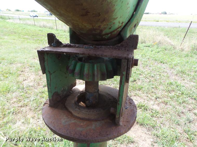 image for item EI9619 John Deere 400 tub grinder