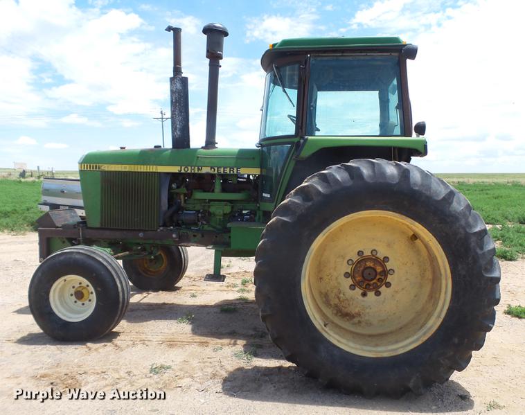 image for item EI9622 1979 John Deere 4440 tractor