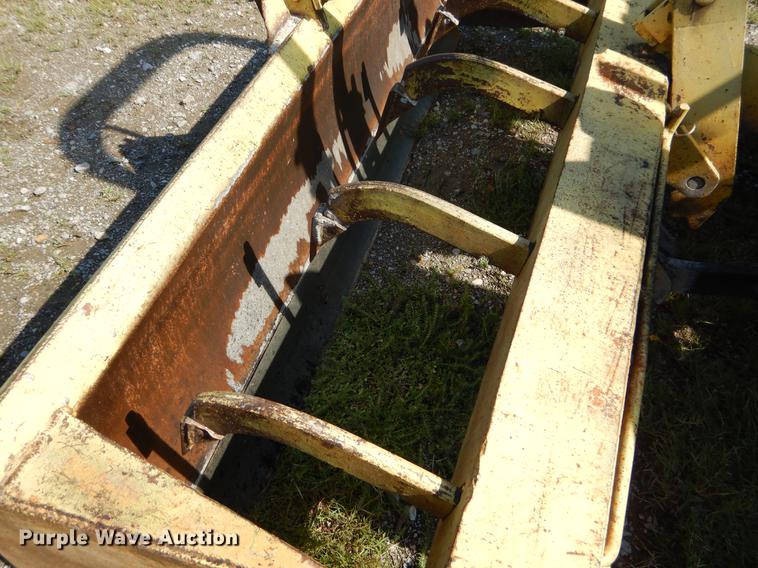 image for item EK9548 2004 Massey Ferguson 461 4WD tractor