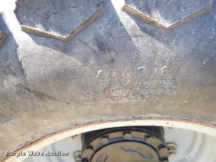 image for item EK9548 2004 Massey Ferguson 461 4WD tractor