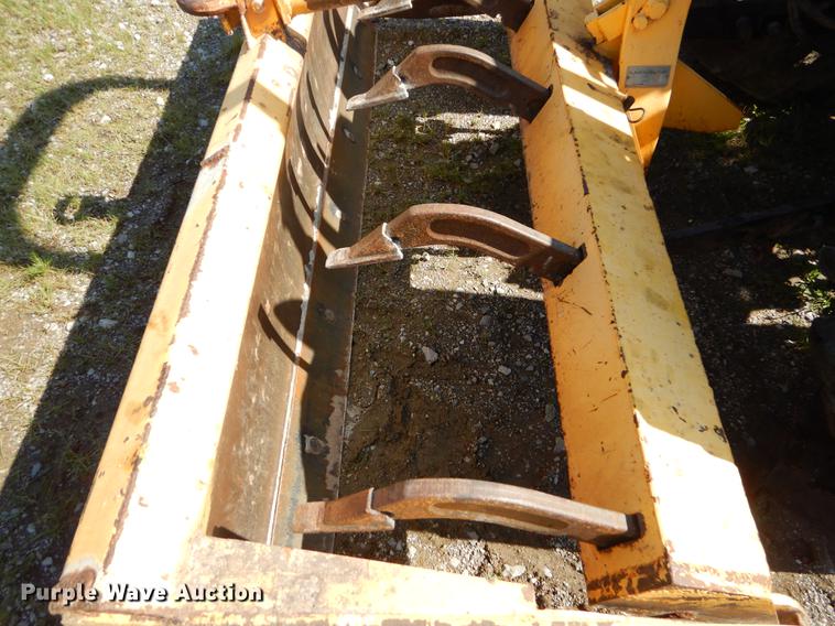 image for item EK9549 2006 Massey Ferguson 563 4WD tractor