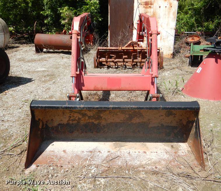 image for item EK9555 Massey Ferguson MF1055 loader