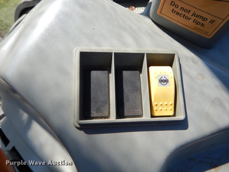 image for item EK9556 1998 Massey Ferguson 4225 tractor