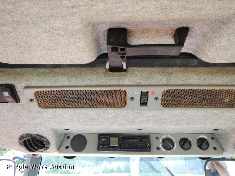 image for item EK9556 1998 Massey Ferguson 4225 tractor